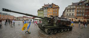 In der polnischen Hauptstadt Warschau sind bereits zerstörte russische Panzer als Kunstobjekte zu sehen.