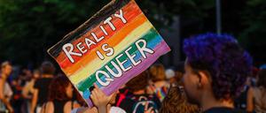Bereits am Vorabend des Christopher Street Days gingen Menschen auf die Straße.