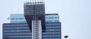 Dauerbaustelle. Das ehemalige Philips-Hochhaus wird – ganz allmählich – zum Hotel der spanischen „Riu“-Kette. 