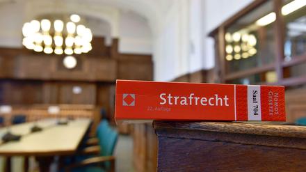 Acht Jahre muss ein Mann hinter Gitter, der seine drei Kinder über Jahre sexuell missbraucht hatte.