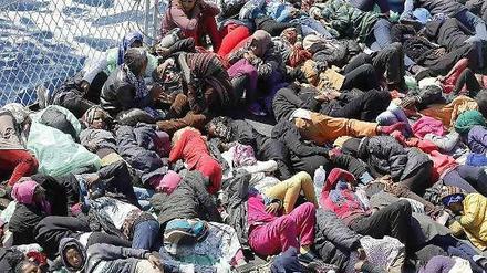 Flüchtlinge auf dem Mittelmeer. Für einen anderen Umgang mit Flüchtlingen setzt sich der Verein "Courage gegen Fremdenhass" ein.