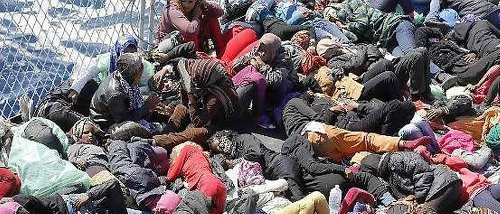 Flüchtlinge auf dem Mittelmeer. Für einen anderen Umgang mit Flüchtlingen setzt sich der Verein "Courage gegen Fremdenhass" ein.