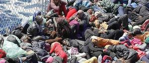 Flüchtlinge auf dem Mittelmeer. Für einen anderen Umgang mit Flüchtlingen setzt sich der Verein "Courage gegen Fremdenhass" ein.