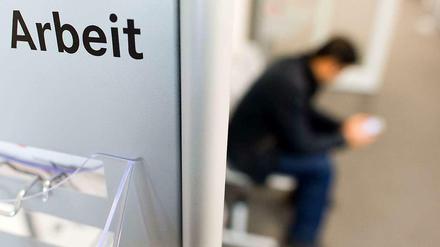 Die Arbeitslosenzahl ist im Februar zurückgegangen.