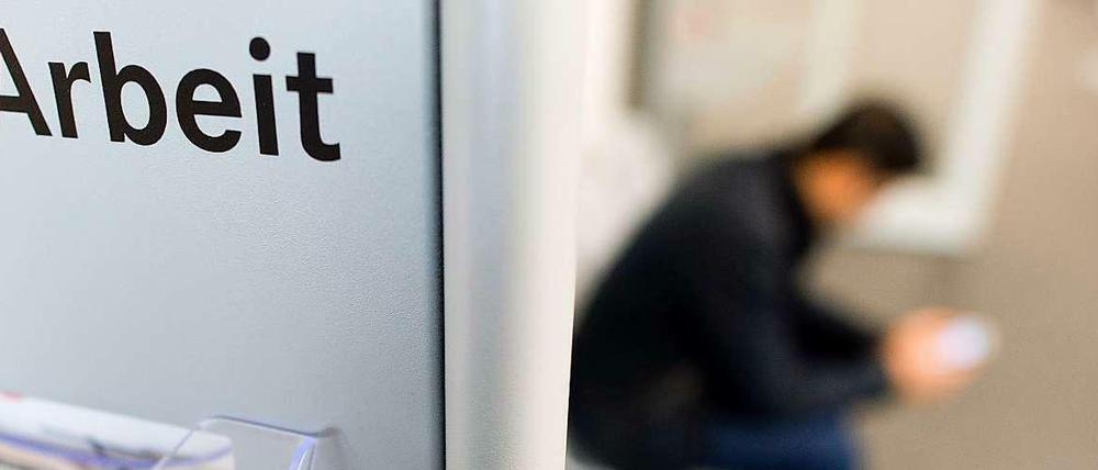 Die Arbeitslosenzahl ist im Februar zurückgegangen.