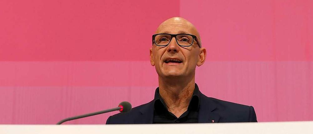 Telekomchef Timotheus Höttges will Deutsche zurück an die Börse locken.