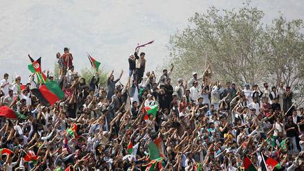 Afghanische Fans feiern den Gewinn der Südasienmeisterschaft 2013.