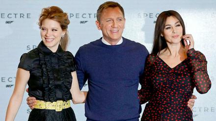 Lea Seydoux, Daniel Craig and Monica Bellucci bei der Vorstellung des neuen James Bond Films "Spectre"  in den Pinewood Studios in London.