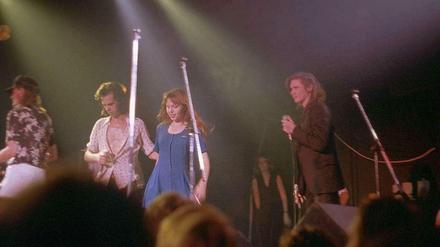 Lange nach Schließung des Risikos, aber ganz im Geist der Westberliner Subkultur der achtziger Jahre: Nick Cave, Anita Lane und Blixa Bargeld bei einem Jubliäumskonzert der Band Die Haut im Tempodrom.