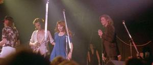 Lange nach Schließung des Risikos, aber ganz im Geist der Westberliner Subkultur der achtziger Jahre: Nick Cave, Anita Lane und Blixa Bargeld bei einem Jubliäumskonzert der Band Die Haut im Tempodrom.
