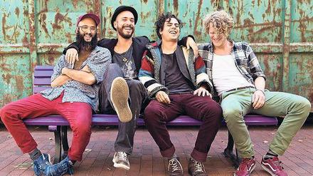 Bärte plus Locken. Ahmed Eid, Daniel Avi Schneider, Soufian Zoghlami und Max von Einem sind Bukahara. 