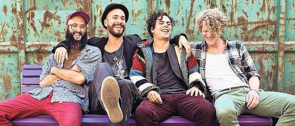 Bärte plus Locken. Ahmed Eid, Daniel Avi Schneider, Soufian Zoghlami und Max von Einem sind Bukahara. 