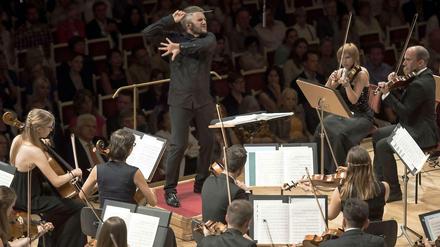 In Aktion: Dirigent Kirill Karabits und das I, Culture Orchestra.