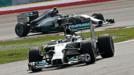 Lewis Hamilton und Nico Rosberg holten sich in Malaysia den Doppelsieg.