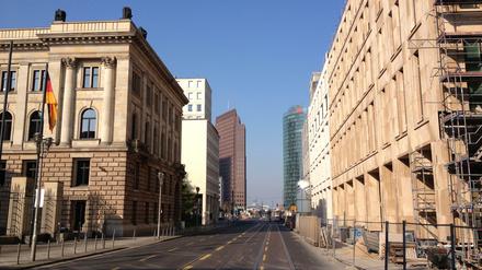 Radlerparadies: Die Leipziger Straße Richtung Potsdamer Platz am Sonntagmorgen.