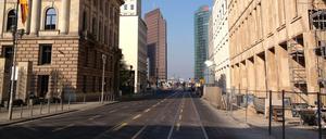 Radlerparadies: Die Leipziger Straße Richtung Potsdamer Platz am Sonntagmorgen.