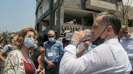 Außenminister Heiko Maas machte sich bei seiner Reise in den Libanon am 12. August ein Bild von den Explosionsschäden im Beiruter Viertel Karantina.