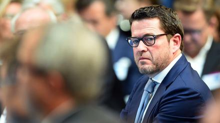 Jetzt hat Karl-Theodor zu Guttenberg einen neuen Doktortitel. Doch wer ist der Mann, der ihn beraten hat?
