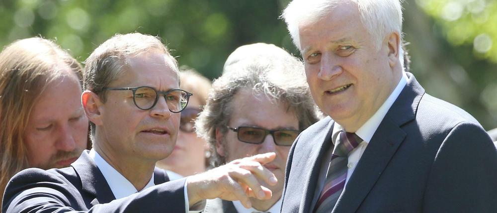 In Michael Müllers (links) Berliner Koalition herrscht angeblich Einigkeit darüber, gegen Horst Seehofer zu klagen.