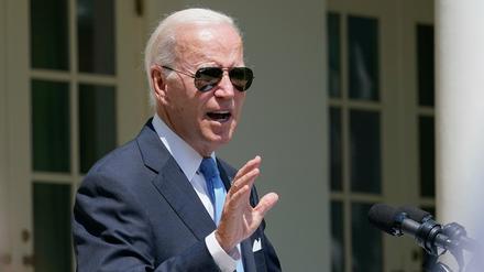 Joe Biden, Präsident der USA, spricht im Rosengarten des Weißen Hauses.