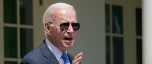 Joe Biden, Präsident der USA, spricht im Rosengarten des Weißen Hauses.