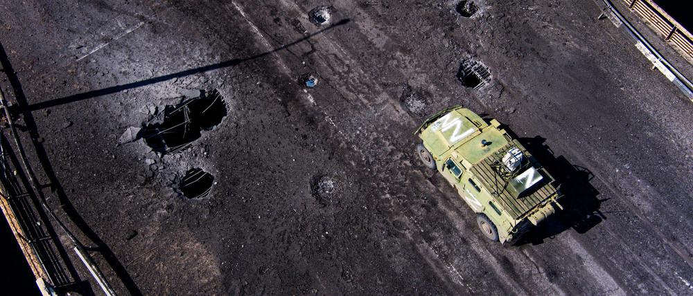 Ukraine-Konflikt, von Artillerie beschädigte Brücke in Cherson.