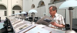 Blick in die dunkle Vergangenheit. Die Ausstellung „Wir waren Nachbarn“ ist in der restaurierten Ausstellungshalle des Rathauses Schöneberg wiedereröffnet.