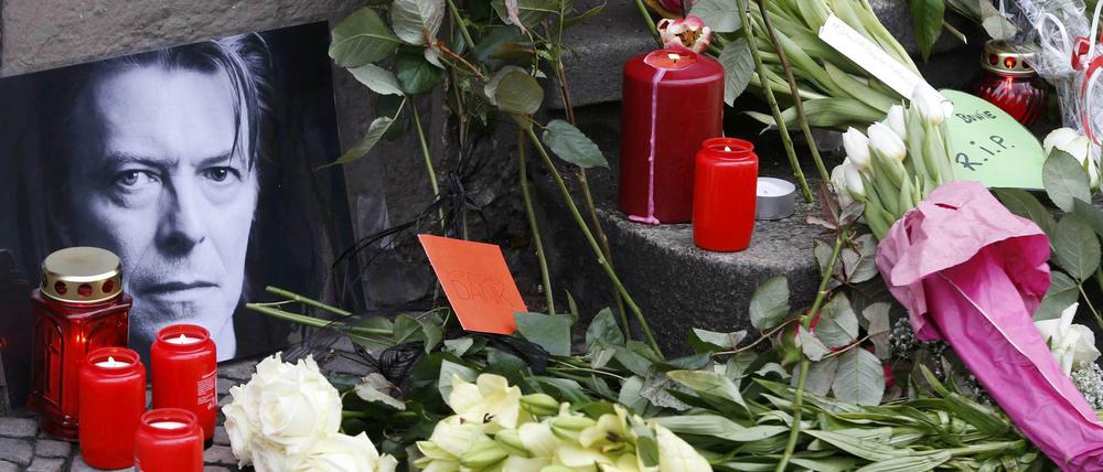Erinnerung an David Bowie in der Hauptstraße 155 in Berlin-Schöneberg, wo Bowie von 1976 bis 1978 lebte.