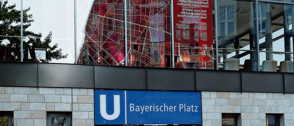 Der U-Bahnhof Bayerischer Platz und das Café Haberland.