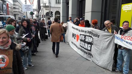 Mieterprotest vor dem Immobilienkongress im dbb-Forum