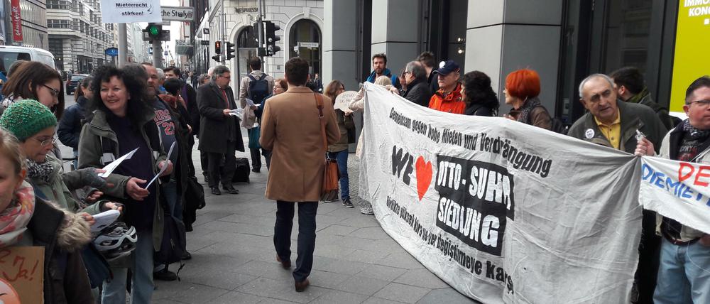 Mieterprotest vor dem Immobilienkongress im dbb-Forum