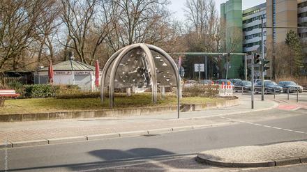 Soll der Brunnen hier vorm Currypilz stehen?