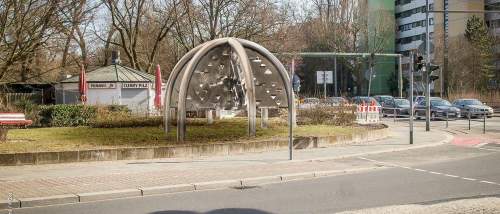 Soll der Brunnen hier vorm Currypilz stehen?