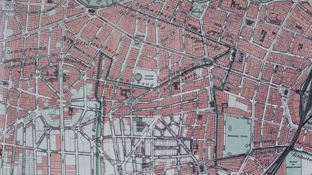 Auf dem Plan von 1903 ist die Bebauung am Viktoria-Luise-Platz bereits vollständig, am Bayerischen Platz noch nicht.