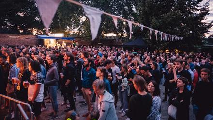 Bis zu 700 Festivalbesucher:innen werden in diesem Jahr erwartet. In Friedland leben nur rund 300 Menschen.