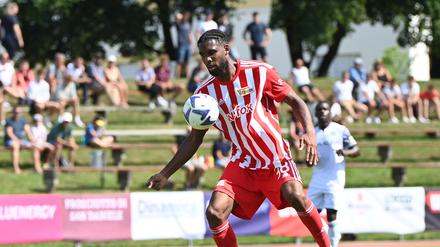 Neuzugang Jordan Siebatcheu will mit dem 1. FC Union am Montag in die 2. Runde des DFB-Pokals einziehen.