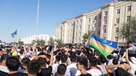 Unruhen Anfang Juli in Karakalpakstan, in der Hauptstadt Nukus, in einer Aufnahme von Bürgerjournalisten.