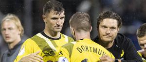 Edin Terzic (rechts) ist zum zweiten Mal Cheftrainer bei Borussia Dortmund.