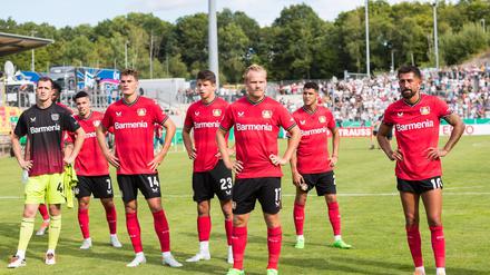 Leverkusens Spieler nach dem Aus im Pokal. 