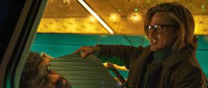 Brad Pitt (r.) hört in „Bullet Train“ auf den Codenamen Ladybug. 