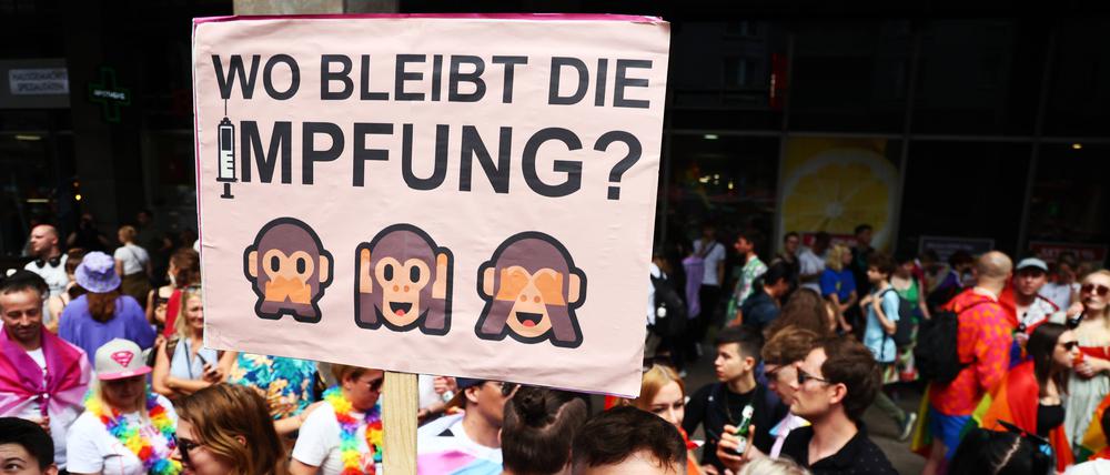 Auf dem CSD wird MPX-Impfstoff gefordert.