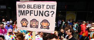 Auf dem CSD wird MPX-Impfstoff gefordert.
