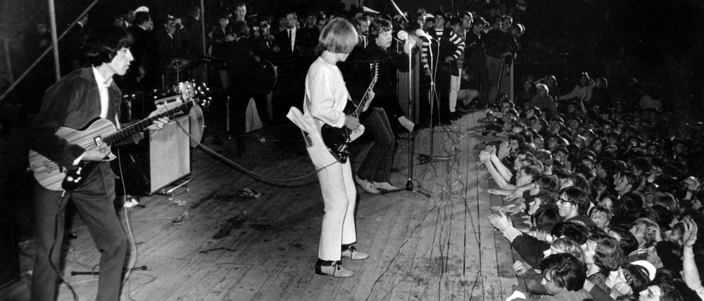 Legendäres Konzert: Am 15. September 1965 spielten die Stones in der Waldbühne vor mehr als 20.000 Fans. Nach dem Auftritt kam es zu einer erbitterten Schlacht zwischen Publikum und Polizei. Es gab Dutzende Verletzte. Die Waldbühne wurde stark verwüstet, zahlreiche S-Bahn-Waggons demoliert. 