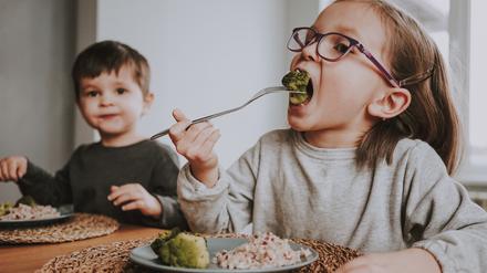 Gesundes Gemüse. Brokkoli kann auch Kindern schmecken.