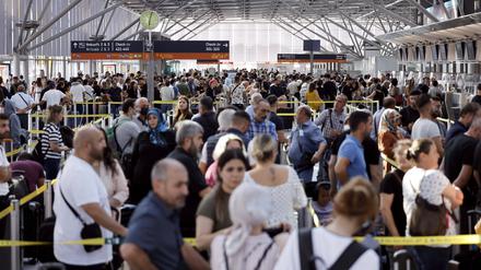 Am Flughafen Köln-Bonn kam es in den vergangenen Wochen immer wieder zu extremen Verzögerungen.