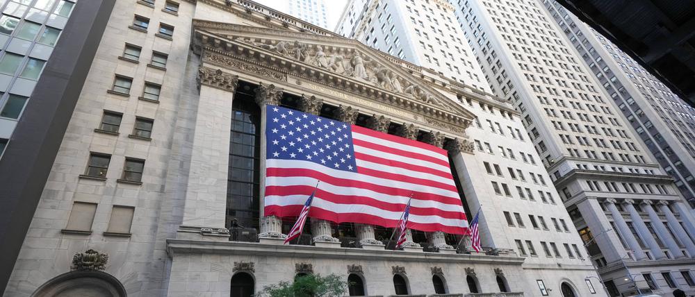 An der Wall Street setzen viele Anleger weiter auf Aktien.