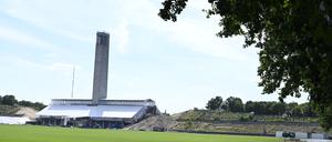 Zukunft - Zukunftsserie Olympiapark
- Maifeld Umbau -
Rundgang über das Gelaende Olympiastadion - Olympiapark. Was wird daraus werden? Umbau oder Neubau? Friedhard Teuffel Direktor Landessportbund Berlin.



Foto: Doris Spiekermann-Klaas