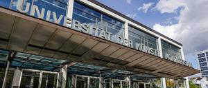 Im Gebäude der Fakultät Bildende Kunste in der Hardenbergstraße soll es vor allem am Samstagabend, den 23. Juli zu den Vorfällen zu den Vorfällen gekommen sein.