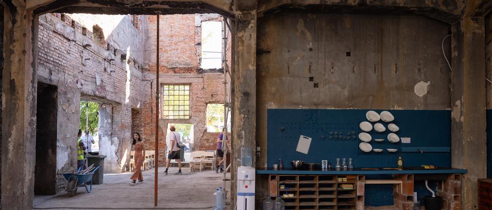 Eine ehemalige Ziegelei in Prishtina. Für die Manifesta gestaltet sie das Berliner Architekturbüro Raumlabor ganz neu.