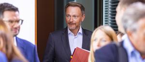 Finanzminister Christian Lindner C im Kanzleramt in Berlin am 27. Juli 2022. Kabinettssitzung in Berlin *** Finance Minister Christian Lindner C at the Chancellery in Berlin on 27 July 2022 Cabinet meeting in Berlin 